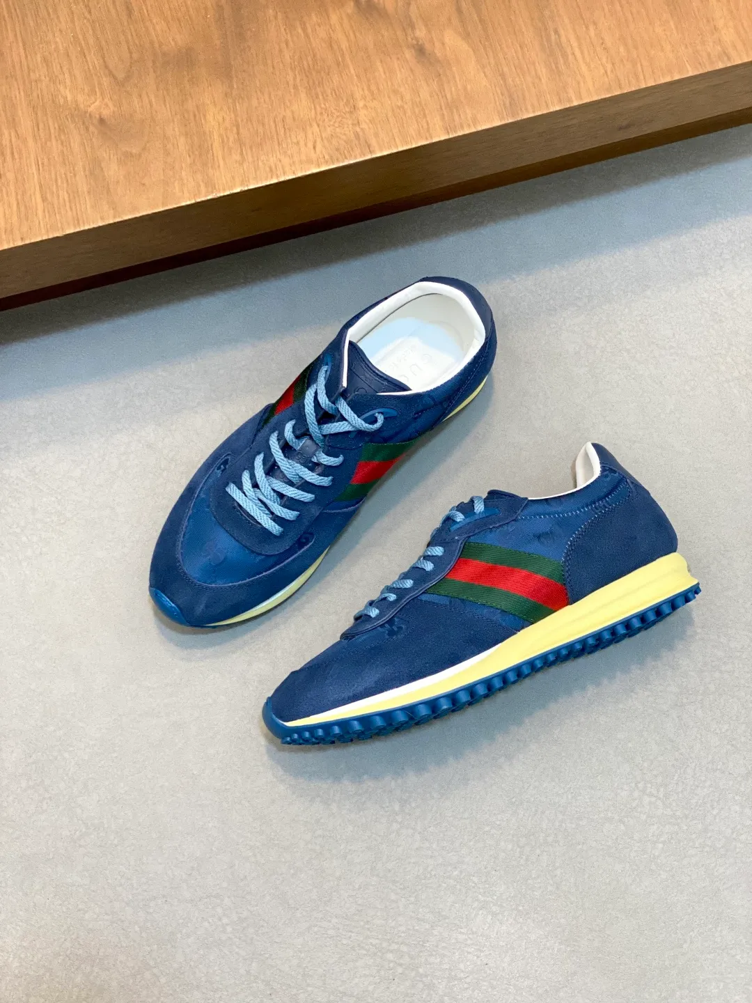 Men's shoes 💰660 [Gucci] Gucci - high-end quality original order 👩🏻‍❤️‍👨🏻 couple wear 🔍🔍🔍 casual sports shoes - upper: 🔝 suede calfskin, shoe body brand totem cloth. brand webbing, tongue. heel. air pressure brand logo - lining: water-dyed sheepskin -Outsole: ultra-light TPU foam·TR rubber; two-color molded outsole -Ultra-high quality control·fine workmanship: highlighted (high-end·exquisite·class) -Size: same style for men and women 36-44 (female 35, 40, male 45, 46 can be customized)·
